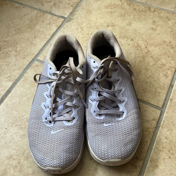 Nike women’s lilac MetCon athletic lace up training shoes size 9 - Picture 2 of 8